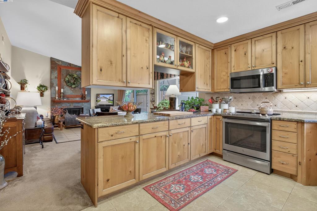 PLEASANTON VLG - Residential