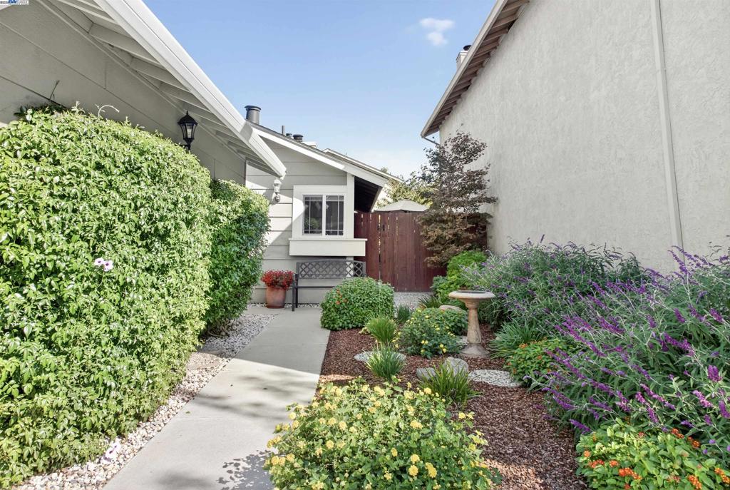 PLEASANTON VLG - Residential