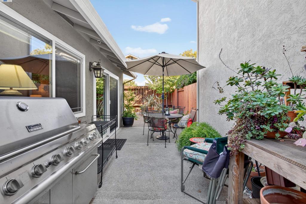 PLEASANTON VLG - Residential