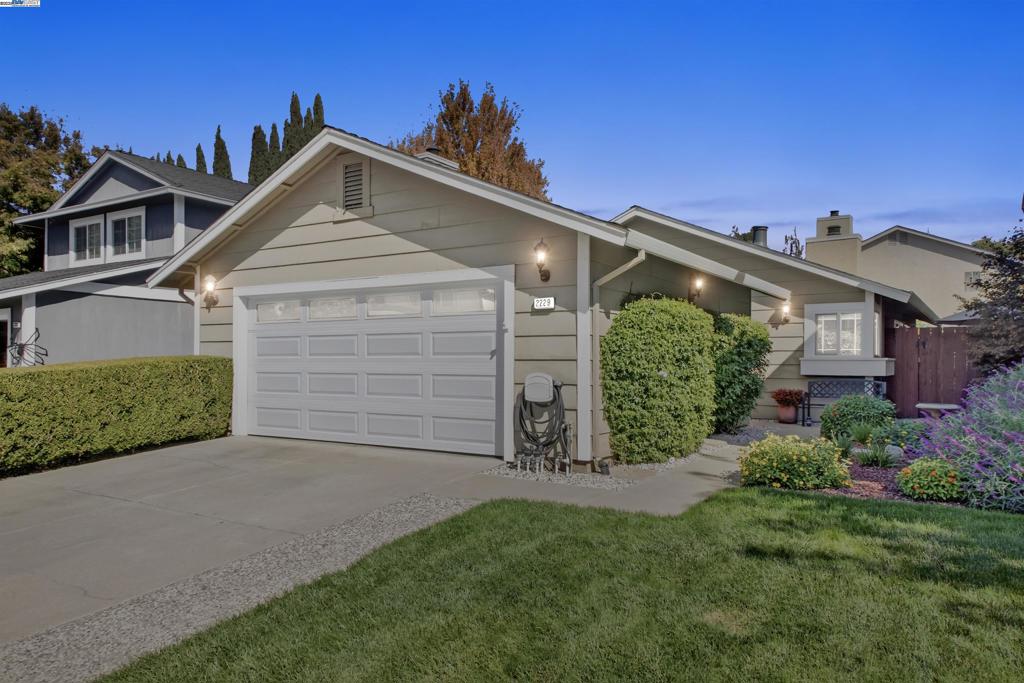 PLEASANTON VLG - Residential