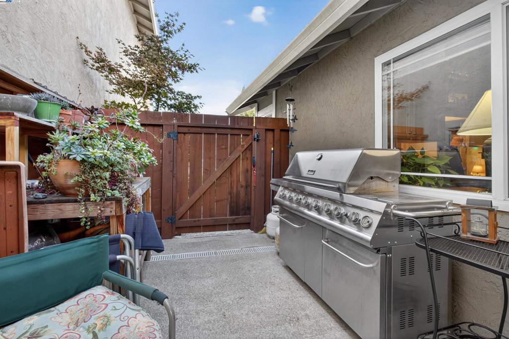 PLEASANTON VLG - Residential
