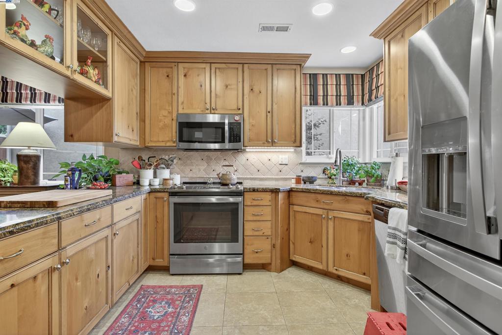 PLEASANTON VLG - Residential