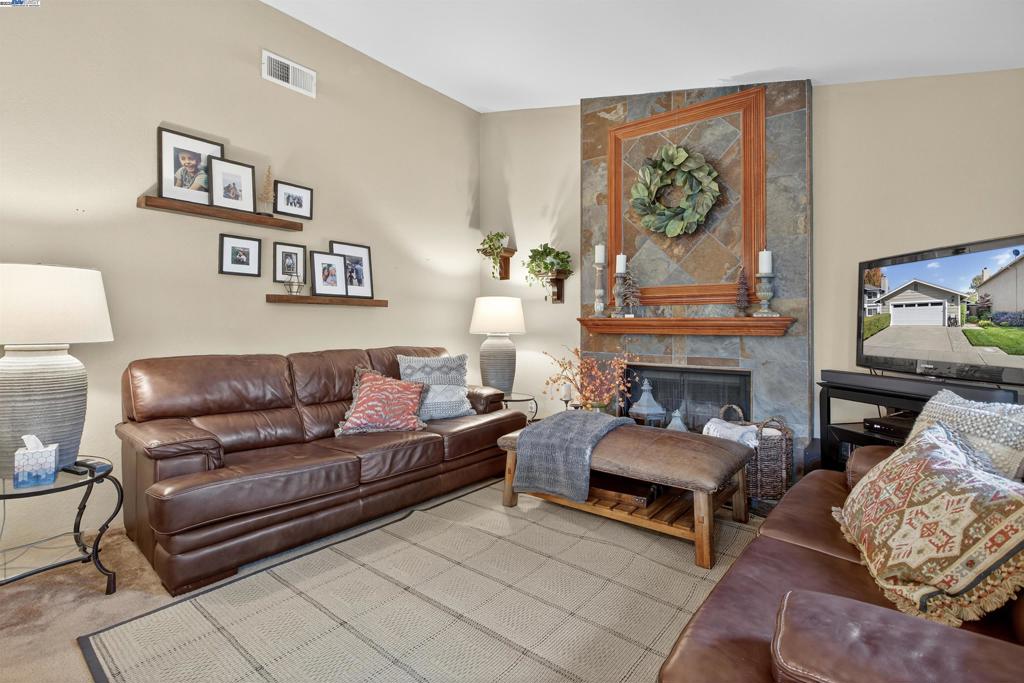 PLEASANTON VLG - Residential