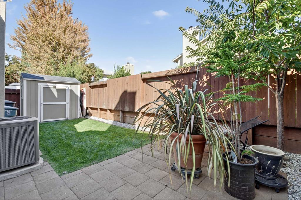PLEASANTON VLG - Residential