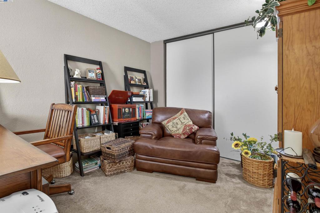 PLEASANTON VLG - Residential