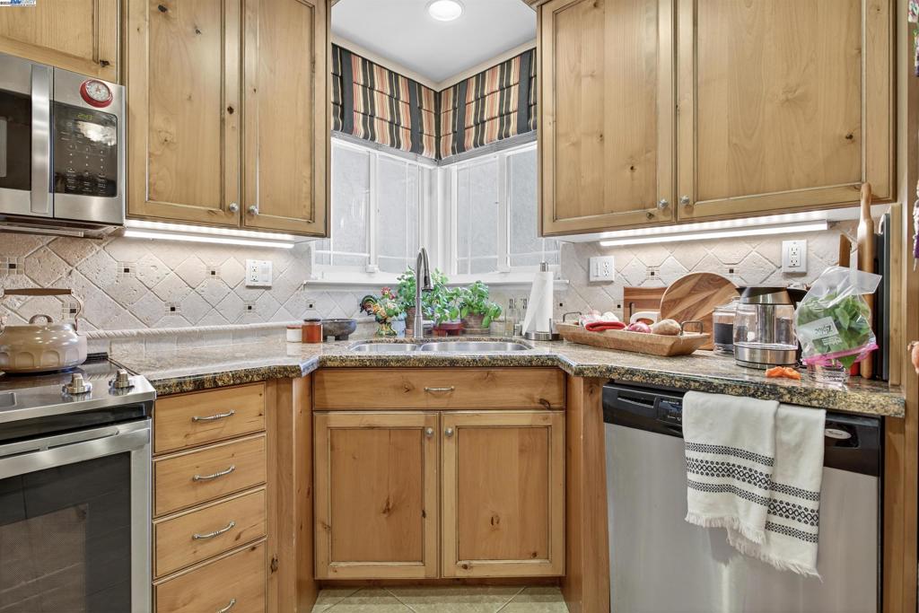 PLEASANTON VLG - Residential