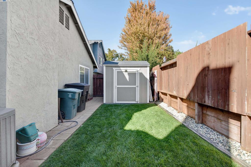 PLEASANTON VLG - Residential