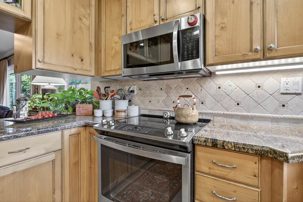 PLEASANTON VLG - Residential