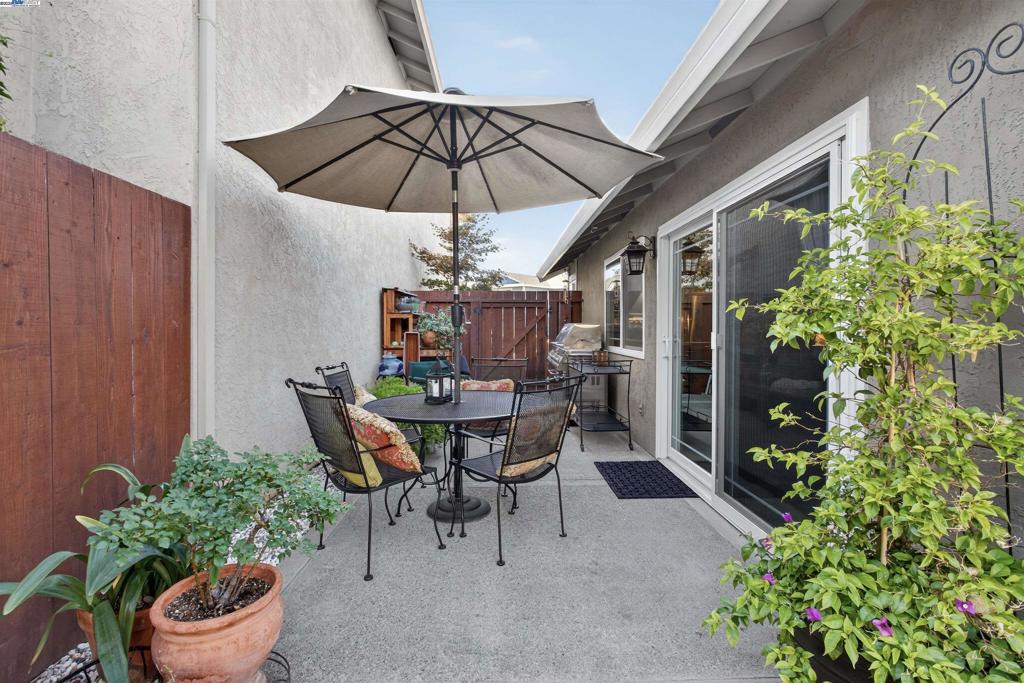 PLEASANTON VLG - Residential