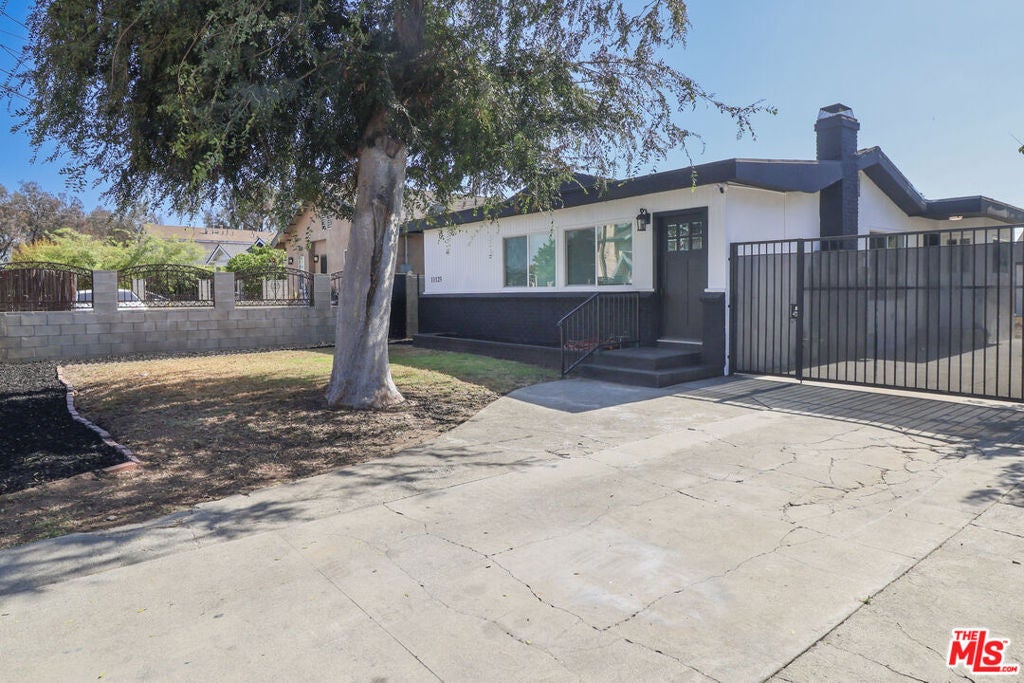 11125 S Osage Avenue, Inglewood CA 90304