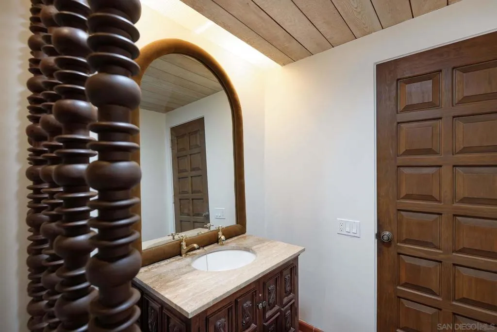 La Jolla, California 92037, United States, 3 Bedrooms Bedrooms, ,3 BathroomsBathrooms,Residential,Active,237081