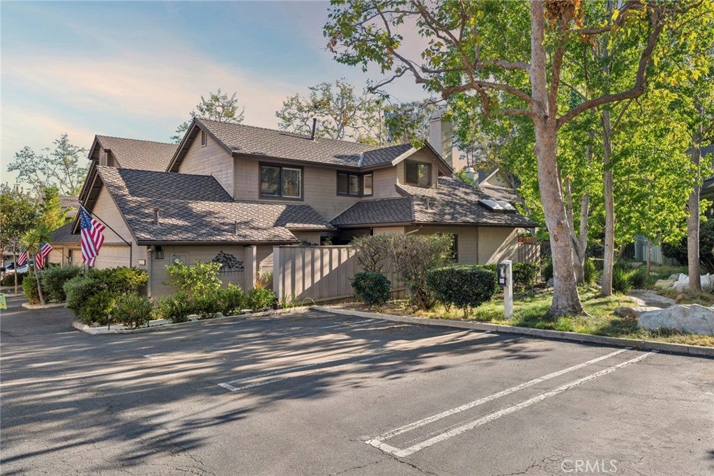 2071 Meadow View Ln LN, Costa Mesa CA 92627