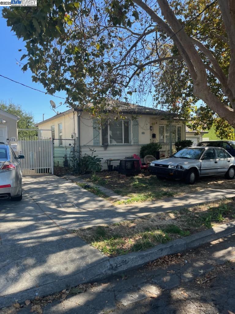 Nicely remodeled single family home with new appliances, new paint, newer flooring and a bright open floorplan. Large private yard and long driveway lends itself to relaxation and enjoyment with family and friends. Convenient location.