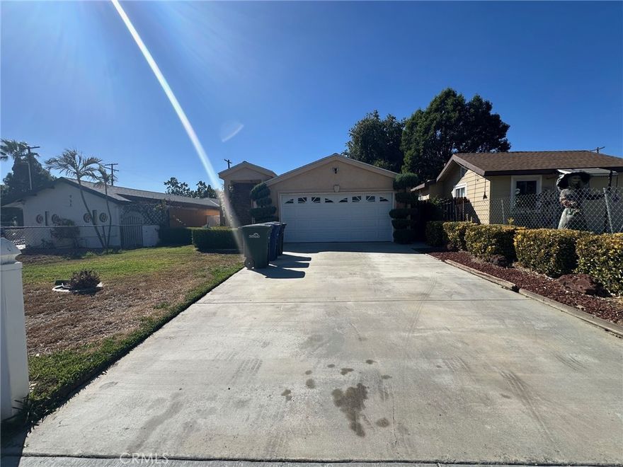 Beautiful one-story single-family home with 3 bedrooms and 2 bathrooms, a two-car garage, and a lovely large backyard. Freshly painted with new flooring. Most parts of the house have been renovated and upgraded.



Convenient location with easy access to shopping, schools, and transportation.