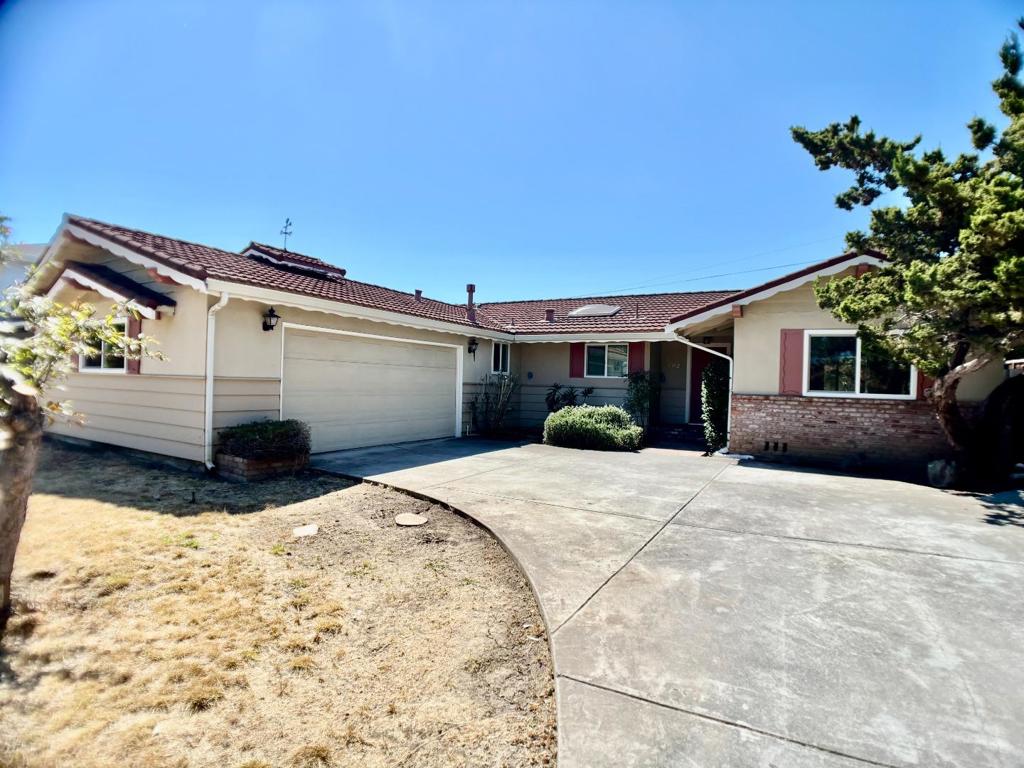 Charming 3BR/2BA Ranch Home in Prime Cambrian/Willow Glen Location Beautifully updated single-story home with an open floor plan filled with natural light. Features a brand-new kitchen with modern finishes, refinished hardwood floors, fresh interior paint, and two updated bathrooms. The spacious primary suite includes a private en-suite bath. Situated on a quiet street near Zanottos Market, Starbucks, Paul Moore Park, and Hacienda Environmental Science Magnet School. Enjoy easy access to Highways 85 & 87, and nearby major tech campuses including Apple, Netflix, Google, and Meta. 3 Bedrooms | 2 Bathrooms Open Layout | Updated Kitchen | Move-In Ready Refinished Hardwood | Attached 2-Car Garage Private Backyard | Walkable to Shops & Parks A perfect blend of comfort, location, and valueschedule your showing today!