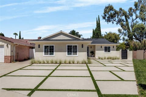 Photo of 13131 Crewe ST, North Hollywood, CA 91605 (MLS # SR26141390)