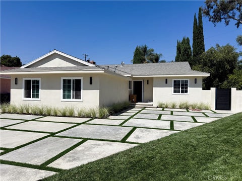 Photo of 13131 Crewe ST, North Hollywood, CA 91605 (MLS # SR26141390)