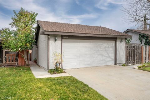 Photo of 28308 Simsalido Avenue, Canyon Country, CA 91387 (MLS # SR25269492)