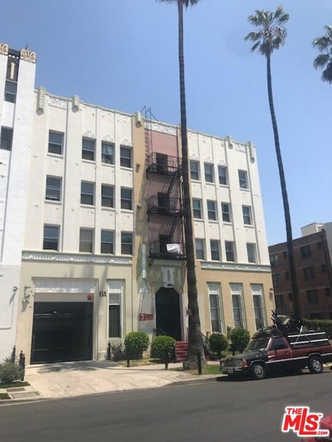Photo of 814 S Hobart Boulevard #404, Los Angeles, CA 90005 (MLS # 26887245)