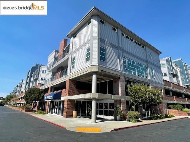 Enjoy the spacious 985 sq. ft., 2 BR 2 BA, pet friendly condo, centrally located in the heart of Emeryville, near shopping, dining, movie theater, entertainment and transportation. Amenities include garage parking, fitness center with yoga studio, heated pool and jacuzzi, sauna & massage therapy rooms, clubhouse with kitchen and big-screen TV, game room with pool table & ping pong, meeting room and business center, courtyard BBQ area. Enjoy the SF bay views, walking trails, bike paths at the Emeryville Marina. AC Transit nearly and free shuttle service to BART. The location offers unparalleled convenience and amenities. 24/7 security with front desk concierge, package management & secured entry.