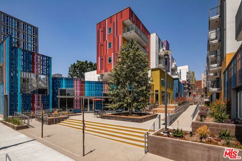 Photo of 555 N Spring Street #B512, Los Angeles, CA 90012 (MLS # 25619925)