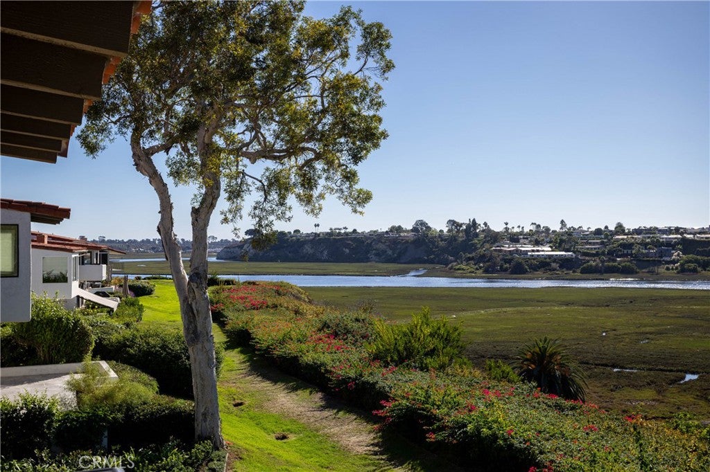 2025 Avenida Chico
