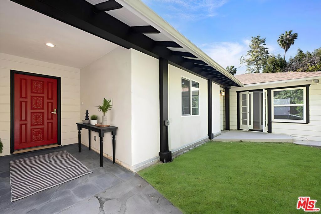Photo of 1805 Nichols Canyon Road, Los Angeles, CA 90046 (MLS # 25597329)