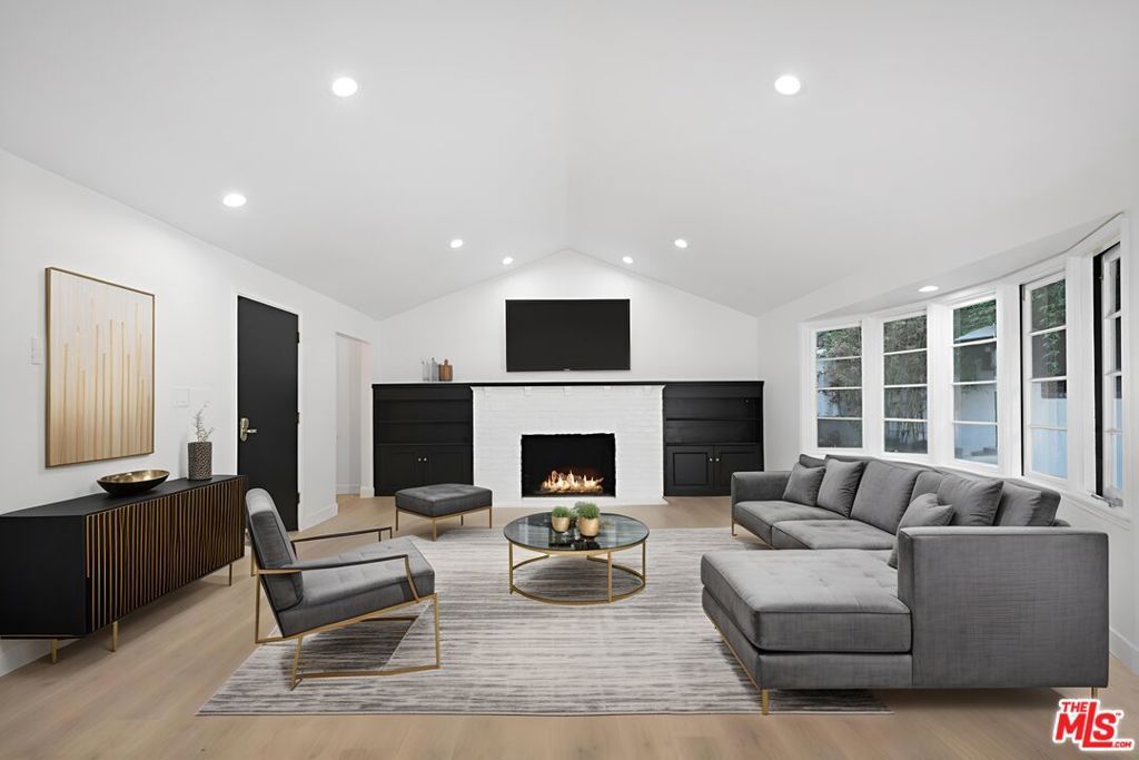 Photo of 1805 Nichols Canyon Road, Los Angeles, CA 90046 (MLS # 25597329)