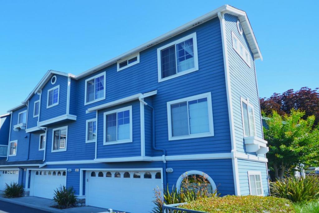 258 E E Street