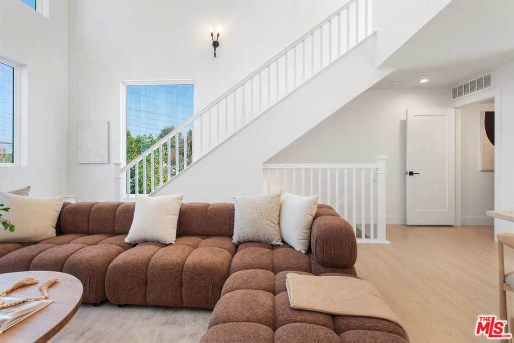 11222 W Victory Boulevard 2