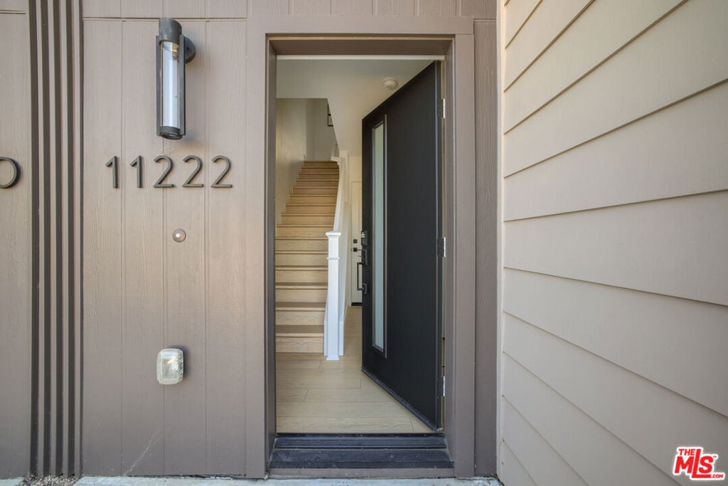 11222 W Victory Boulevard 2