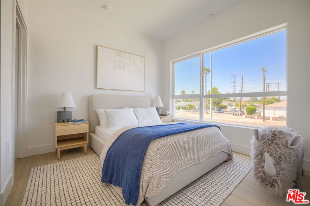 11222 W Victory Boulevard 2
