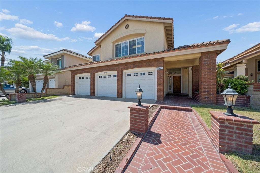 9935 Ravenna Way