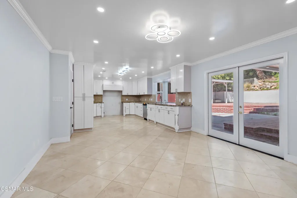 West Hills, California 91304, United States, 7 Bedrooms Bedrooms, ,8 BathroomsBathrooms,Residential,Active,90142