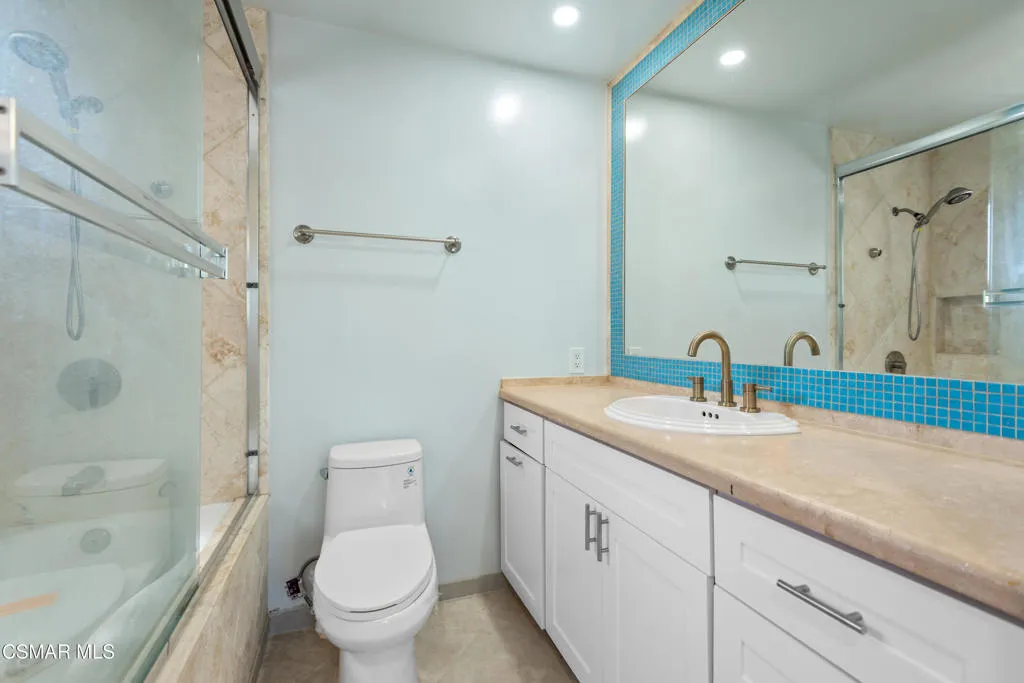 West Hills, California 91304, United States, 7 Bedrooms Bedrooms, ,8 BathroomsBathrooms,Residential,Active,90142