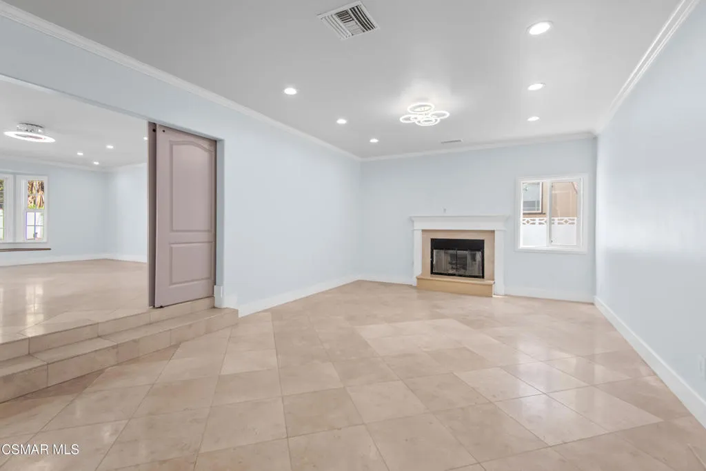 West Hills, California 91304, United States, 7 Bedrooms Bedrooms, ,8 BathroomsBathrooms,Residential,Active,90142