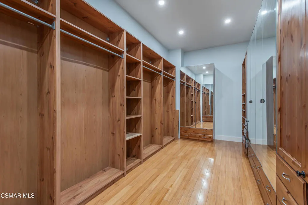 West Hills, California 91304, United States, 7 Bedrooms Bedrooms, ,8 BathroomsBathrooms,Residential,Active,90142