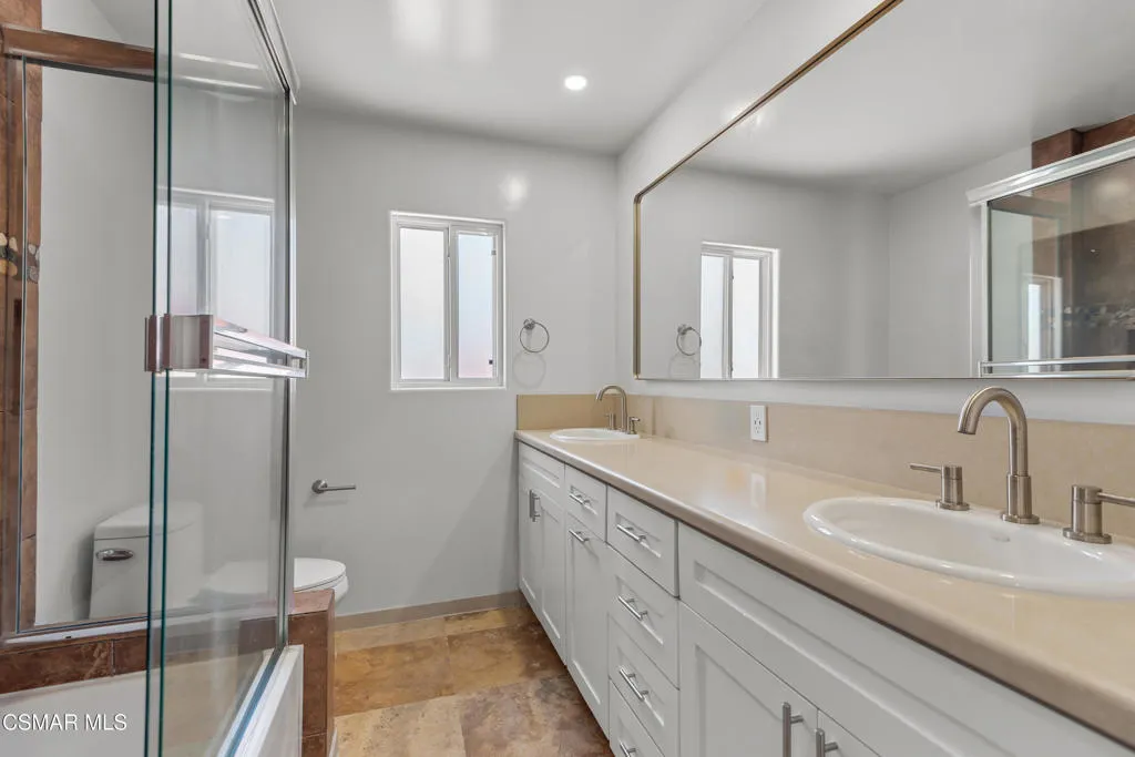 West Hills, California 91304, United States, 7 Bedrooms Bedrooms, ,8 BathroomsBathrooms,Residential,Active,90142