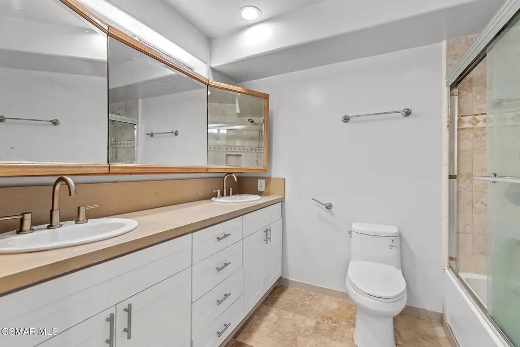 West Hills, California 91304, United States, 7 Bedrooms Bedrooms, ,8 BathroomsBathrooms,Residential,Active,90142