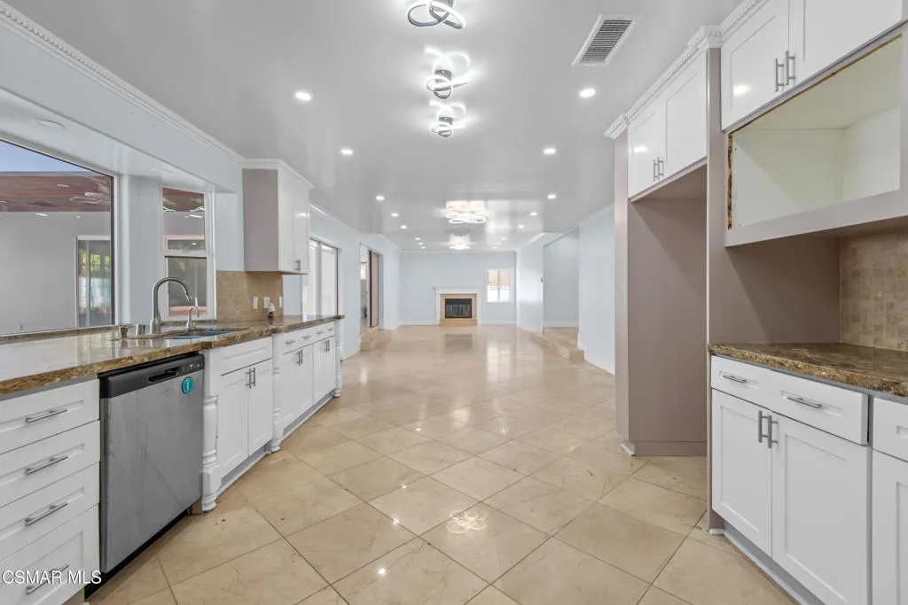 West Hills, California 91304, United States, 7 Bedrooms Bedrooms, ,8 BathroomsBathrooms,Residential,Active,90142