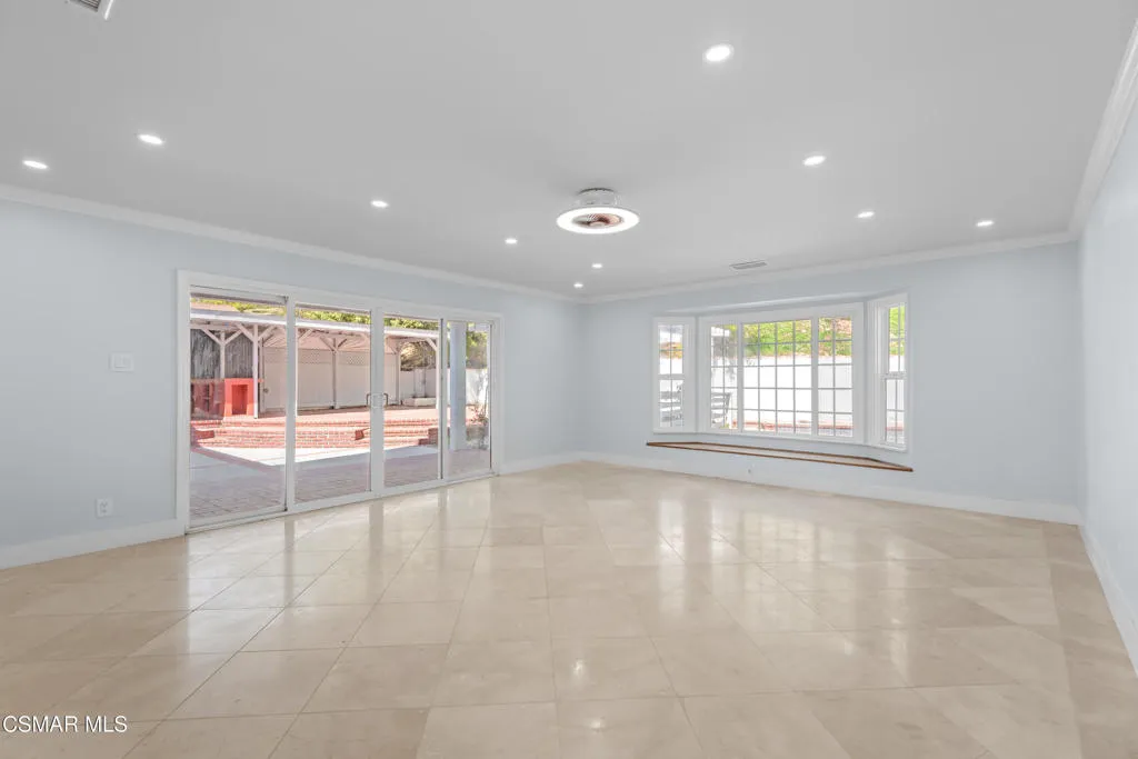 West Hills, California 91304, United States, 7 Bedrooms Bedrooms, ,8 BathroomsBathrooms,Residential,Active,90142