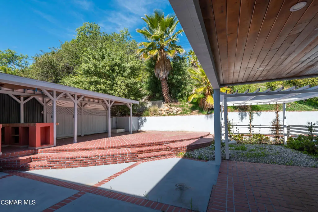 West Hills, California 91304, United States, 7 Bedrooms Bedrooms, ,8 BathroomsBathrooms,Residential,Active,90142