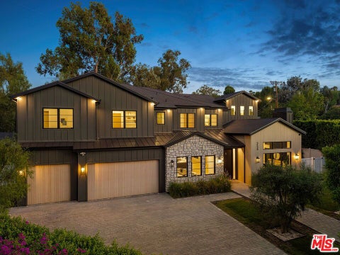 Photo of 5124 Calvin Avenue, Los Angeles, CA 91356 (MLS # 26988489)
