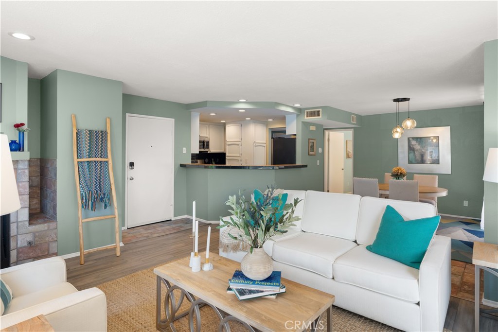 1425 E 2nd Street 101
