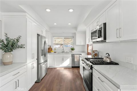 Photo of 7425 Garden Grove Avenue, Reseda, CA 91335 (MLS # SR26054836)