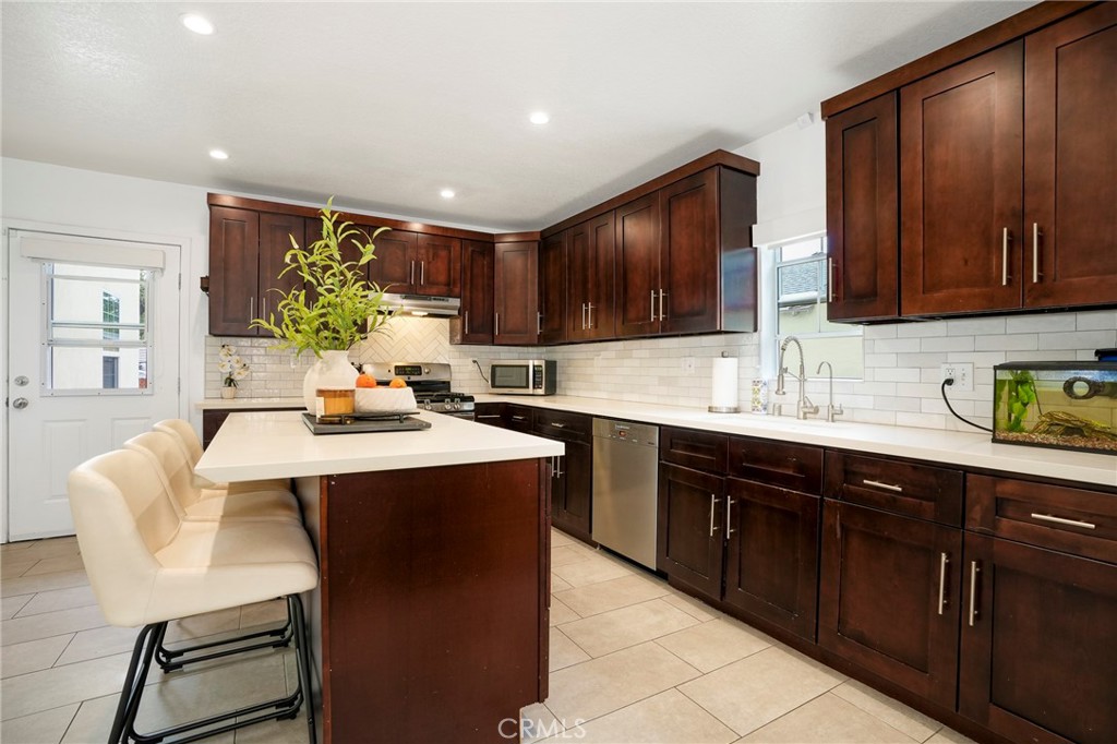 998 Bella Vista Avenue