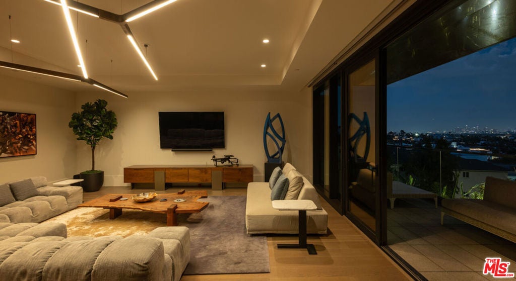8420 Sunset Boulevard 602
