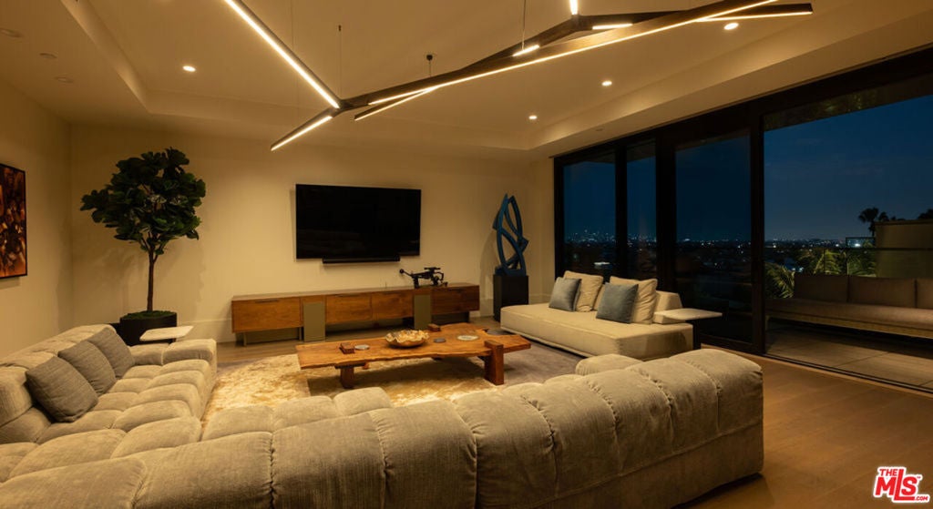 8420 Sunset Boulevard 602