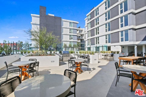 Photo of 200 N Vermont Avenue #518, Los Angeles, CA 90004 (MLS # 26994273)