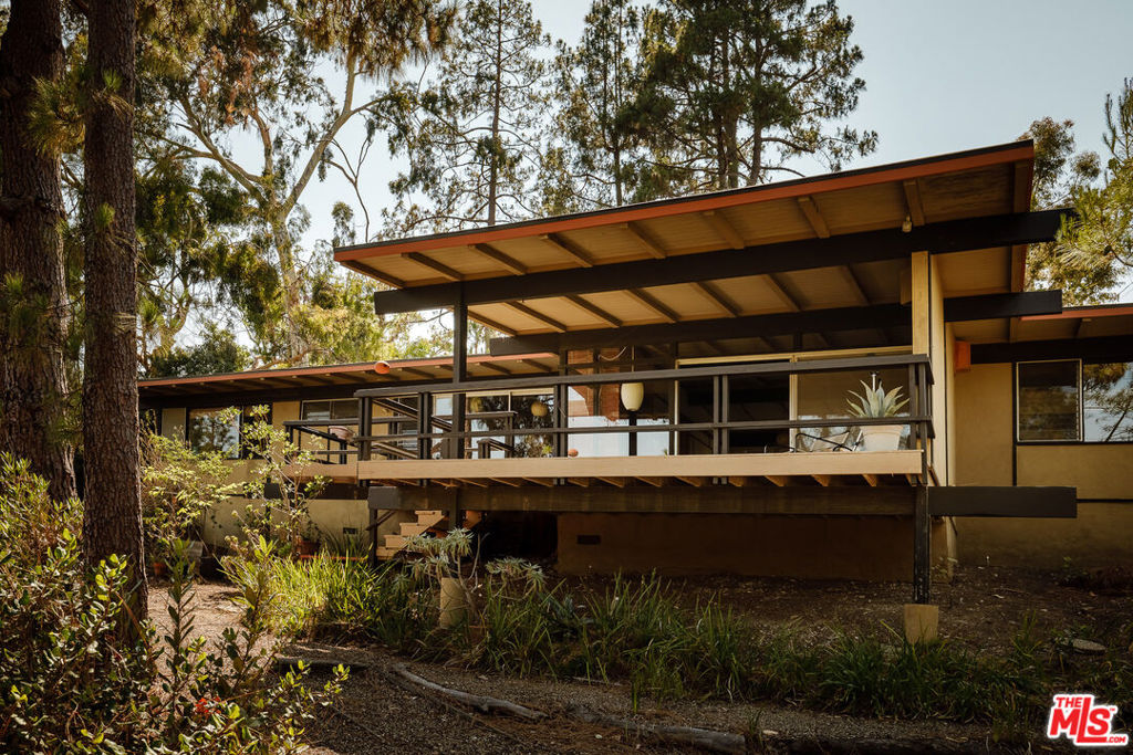 The Mitchell Residence, by architects Buff, Straub & Hensman (1959). Offered for only the second time since being built. It has been lovingly cared for and miraculously remains in almost entirely original condition. Situated on more than an acre in Rolling Hills Estates, the house embraces a tranquil and incredibly private setting with expansive floor to ceiling glazing. Exterior and interiors have been blended together seamlessly, with living spaces and adjacent decks placed amidst the towering pines to bring nature into every room. A split level delineates the open plan dining area, family room, and kitchen from the sunken living room and its monumental fireplace with cantilevered mantle. The details are exceptional: signature post and beam vocabulary, translucent glass screening, original light fixtures, and clever and abundant built-in cabinetry. Mature California native plantings populate the surrounding gardens. An idyllic canyon retreat with panoramic city and mountain views, ocean breezes, and a sense of solitude that belies its close proximity to the vibrant beach communities nearby.